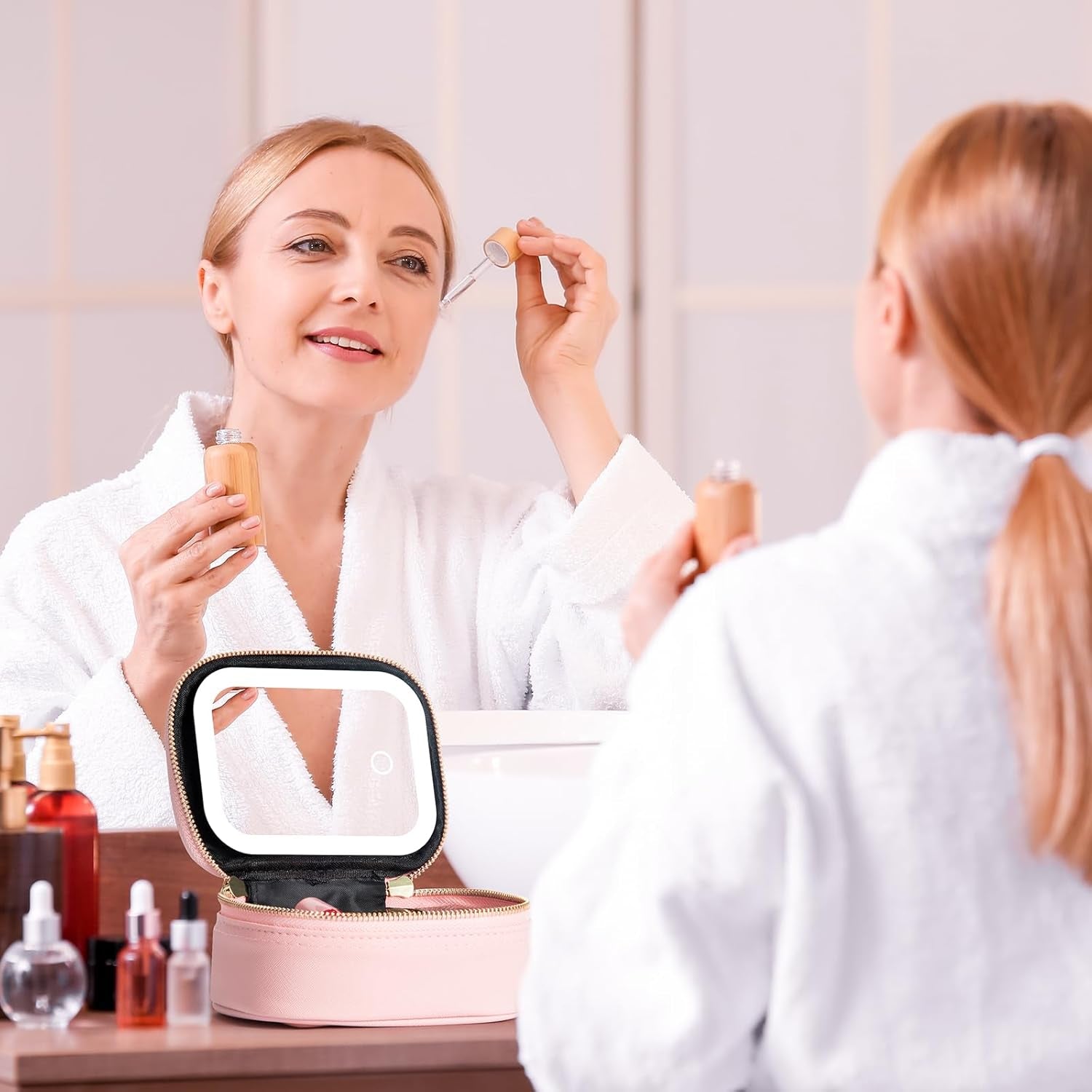 Chic Mini Makeup Bag with LED Mirror - Travel-Friendly Cosmetic Organizer with Adjustable Light Modes for Effortless Touch-Ups